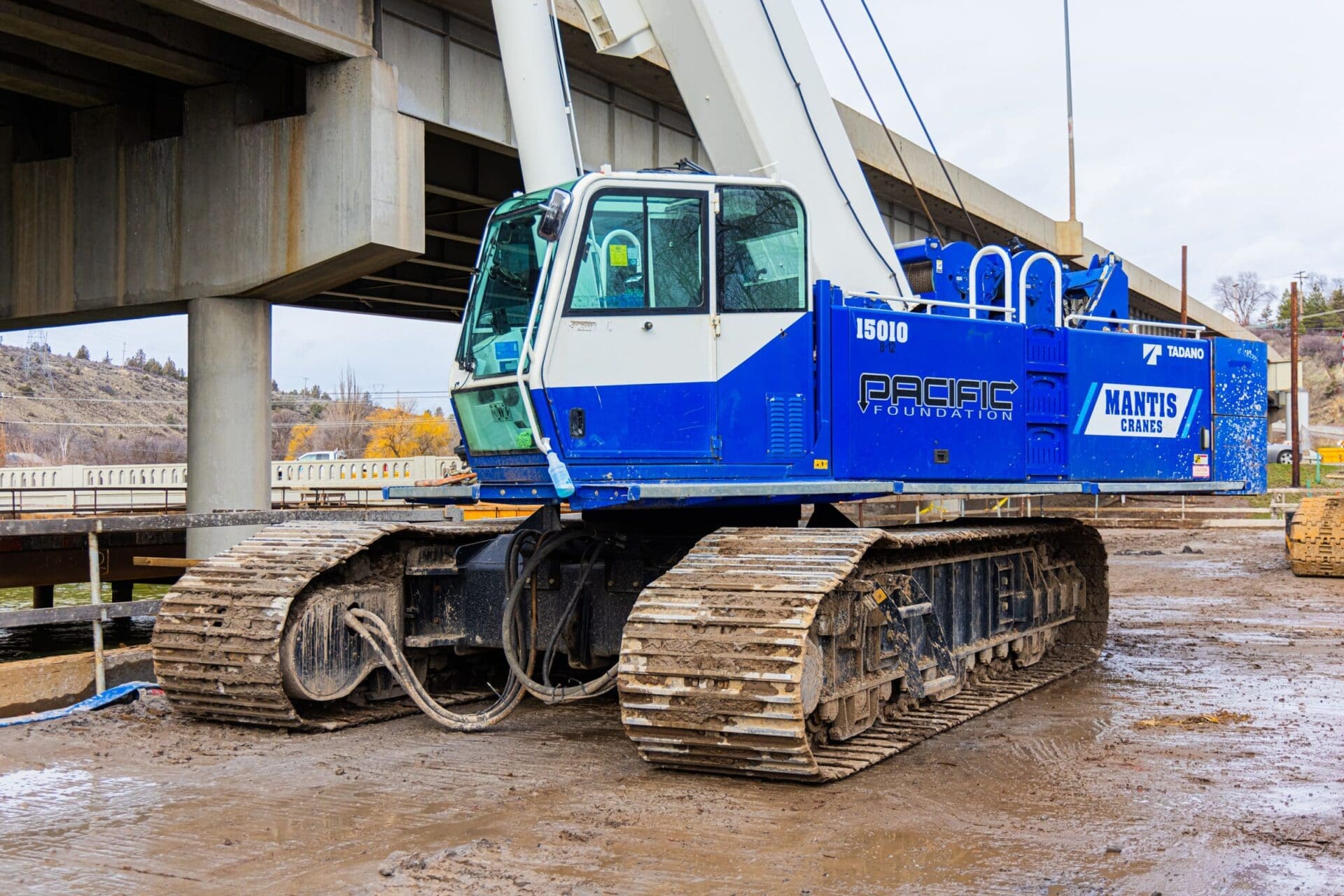 Mantis 15010 crawler crane Mantis 15010 crawler crane
